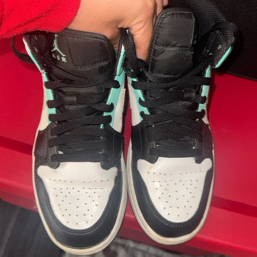 Air Jordan 1 Mid Tropical Twist - Picture 2 of 5